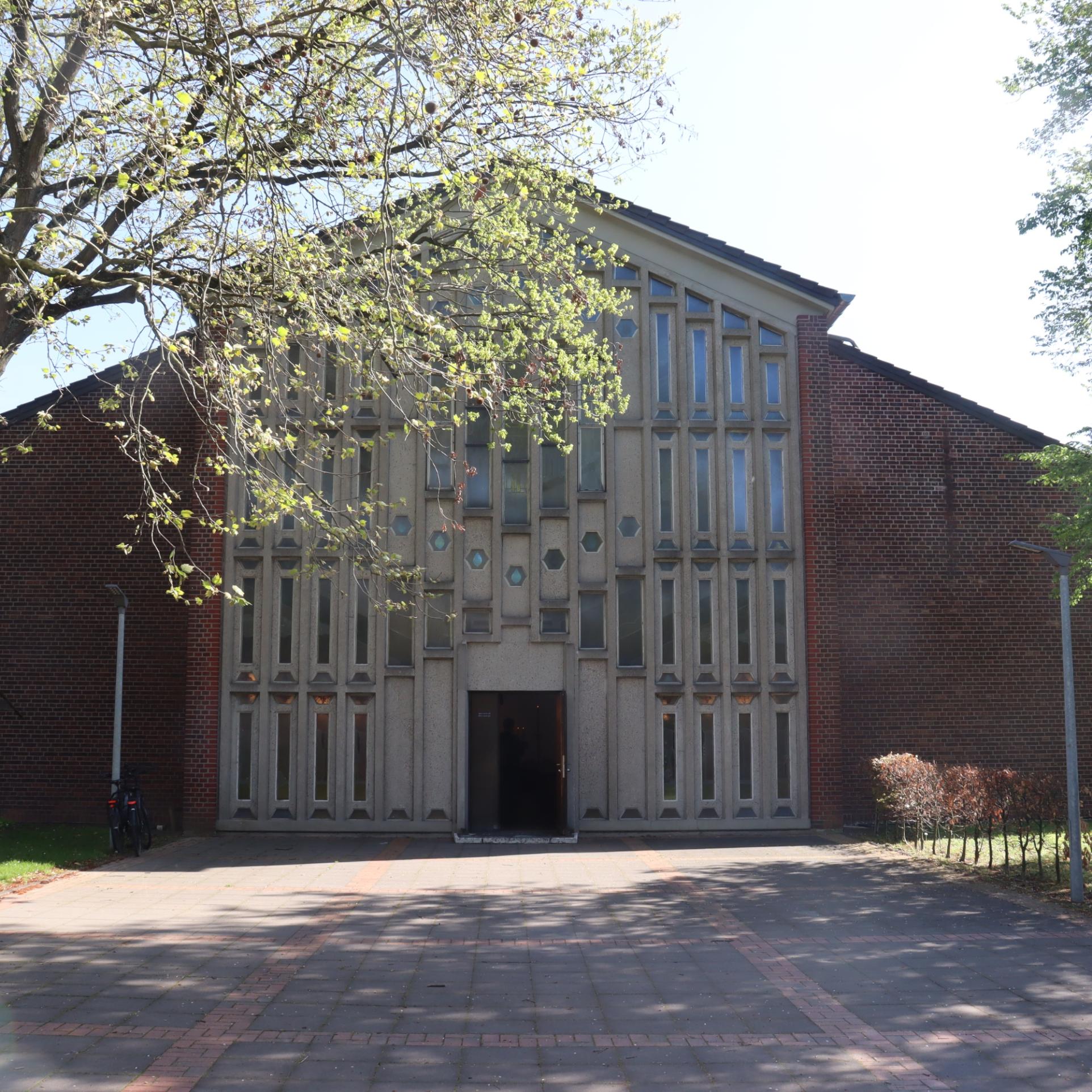 Außenansicht Hauptportal (c) Carolin Stecher Außenansicht Hauptportal